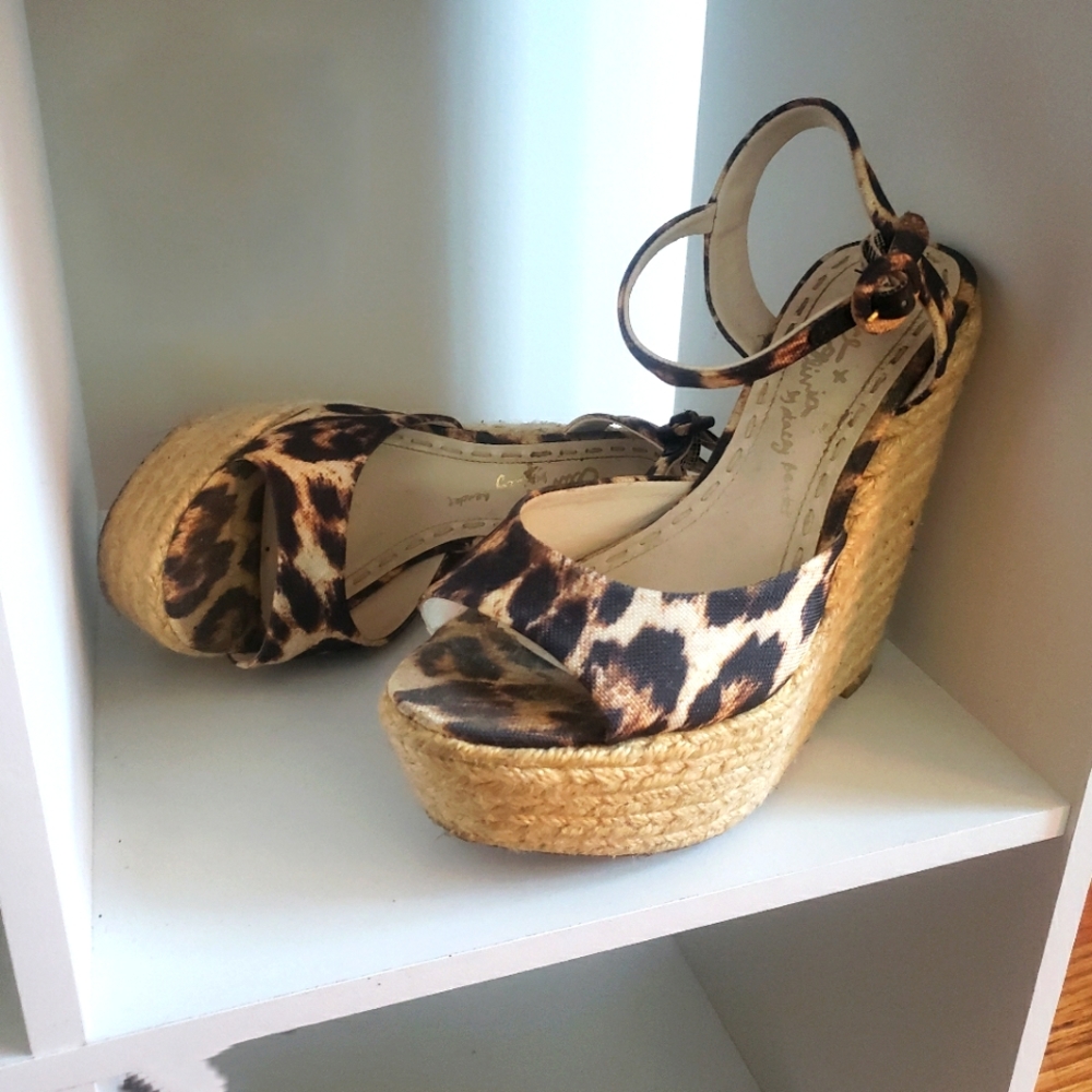Alice + Olivia Stella leopard canvas print wedge espadrille sandals Size 7.5